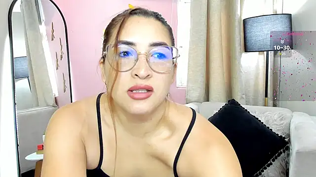 Snapshot of _LaraMom_ chatting on 7, 1, 2025  LaraMom  online show from 7, 1, 2025