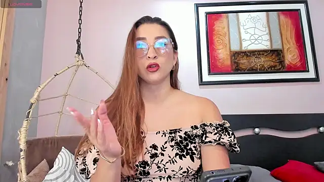  LaraMom  online show from 25, 7, 2026
