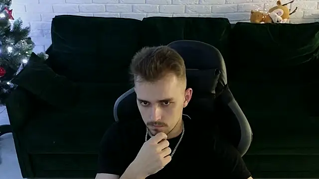 Larstar01 online show from 21, 12, 2024