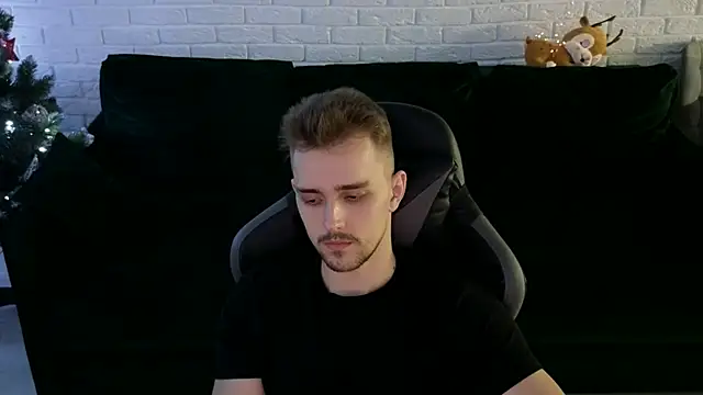 Larstar01 online show from 21, 12, 2024