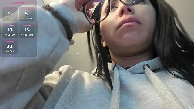 tiffani  love online show from 6, 3, 2025