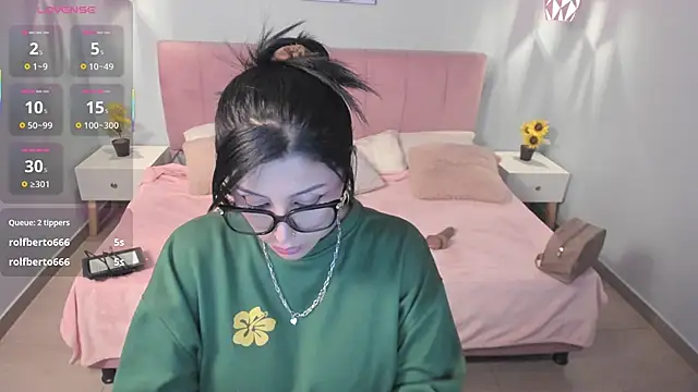 tiffani  love online show from 22, 3, 2025