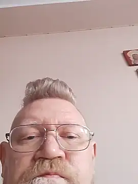 Snapshot of Pol1074 chatting on 15, 4, 2026 Pol1074 online show from 15, 4, 2026