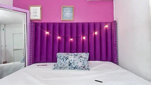 kinkyhousewifee online show from 29, 4, 2026