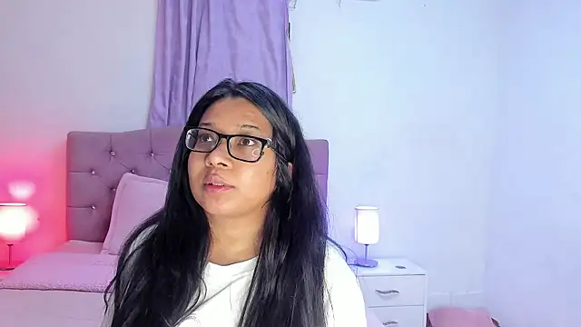Snapshot of Latinabombsheell chatting on 17, 9, 2025 Latinabombsheell online show from 17, 9, 2025