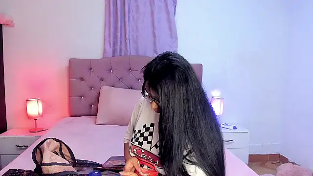 Snapshot of Latinabombsheell chatting on 30, 9, 2025 Latinabombsheell online show from 30, 9, 2025