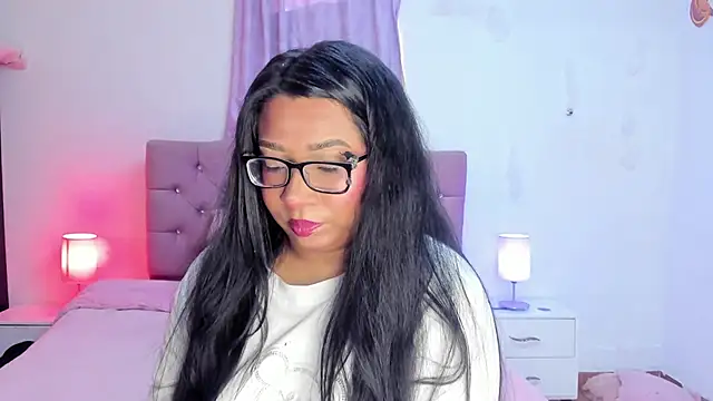 Snapshot of Latinabombsheell chatting on 8, 10, 2025 Latinabombsheell online show from 8, 10, 2025