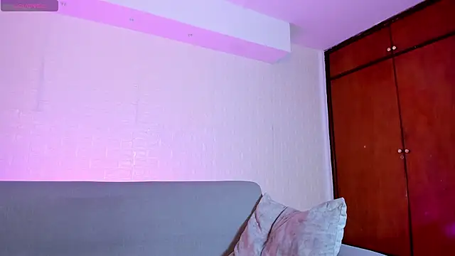 saracorraless online show from 6, 12, 2024