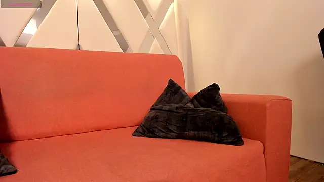 saracorraless online show from 6, 12, 2024