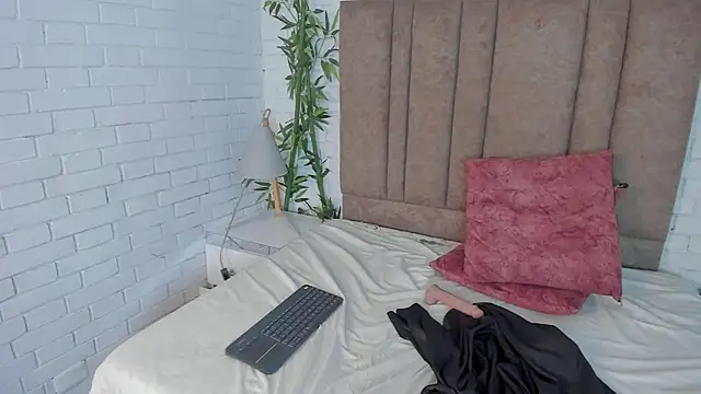 saracorraless online show from 15, 1, 2025