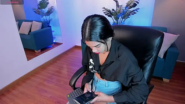 saracorraless online show from 25, 1, 2025