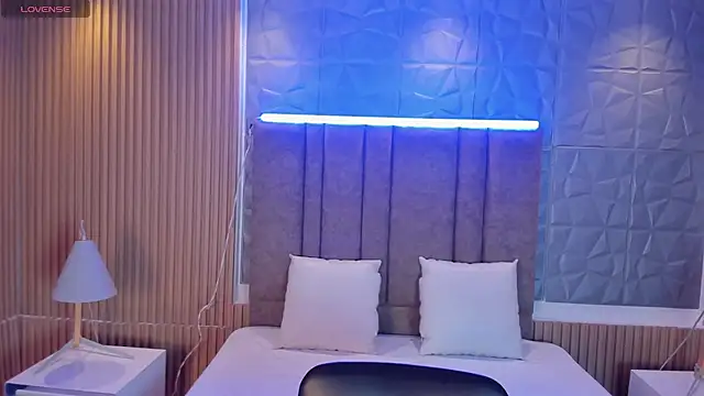 saracorraless online show from 15, 9, 2025