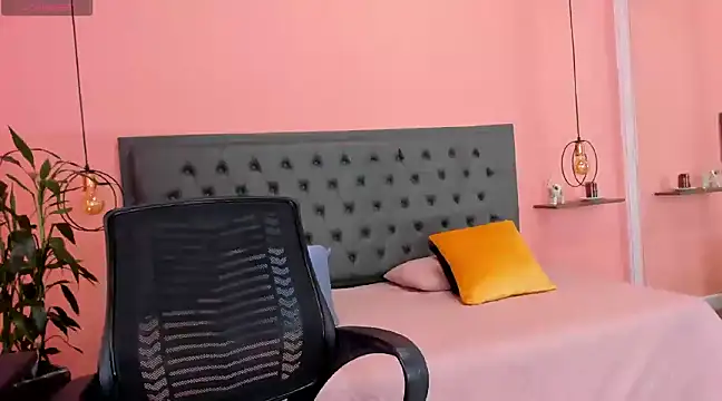 Alana Suares1 online show from 28, 1, 2025