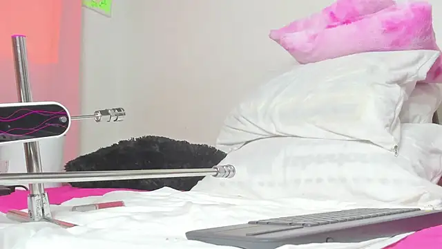 Ashley Miiller1 online show from 21, 1, 2025