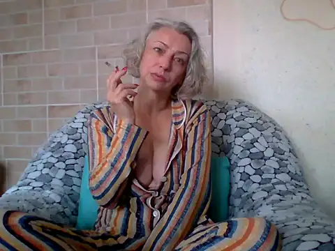 Lorie Carrie online show from 11, 7, 2026