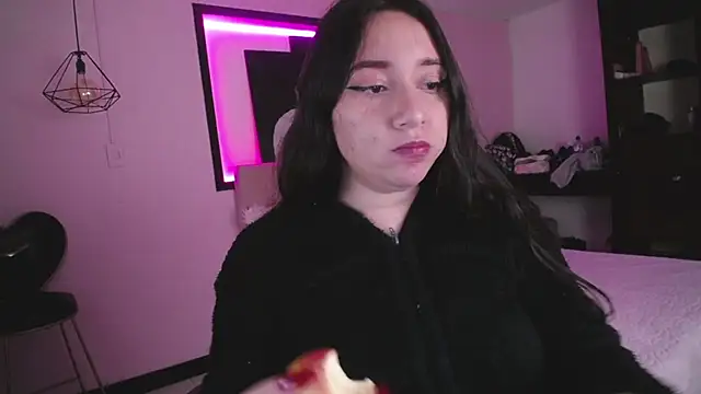 Andrea Ramos online show from 6, 12, 2024