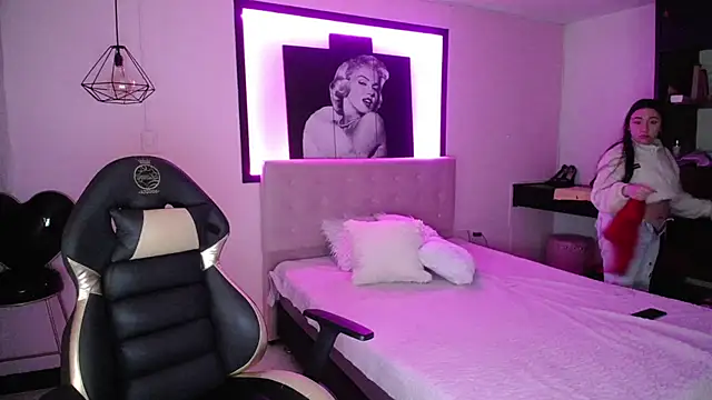 Andrea Ramos online show from 11, 12, 2024