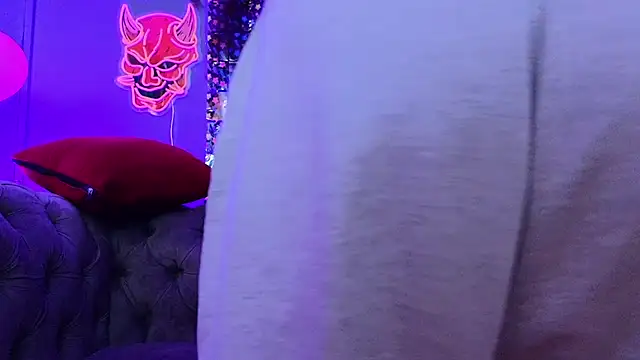 Julieta Russell online show from 3, 3, 2025