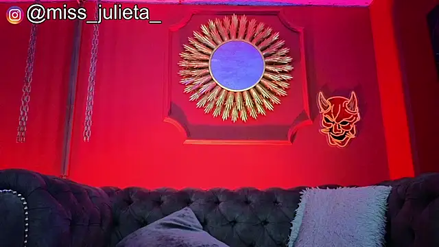 Julieta Russell online show from 8, 7, 2026