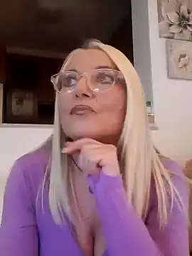 kikkastar online show from 2, 2, 2025