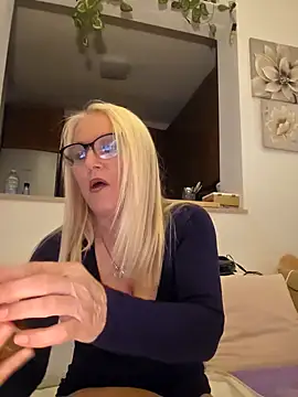 kikkastar online show from 3, 3, 2025