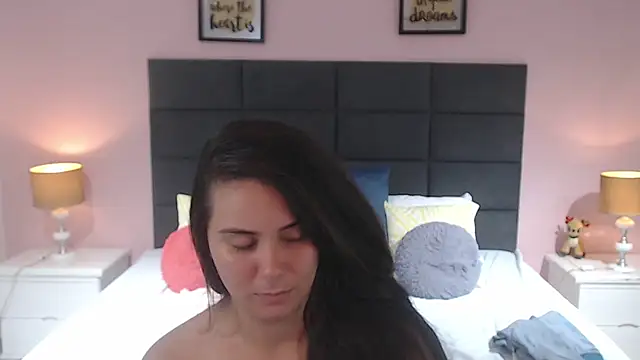 Snapshot of MadisonJenner chatting on 6, 2, 2025 MadisonJenner online show from 6, 2, 2025