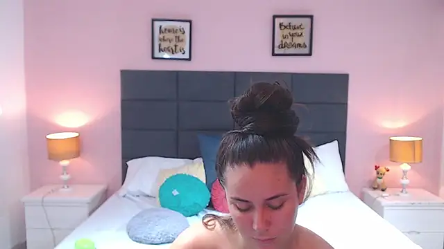 Snapshot of MadisonJenner chatting on 8, 2, 2025 MadisonJenner online show from 8, 2, 2025