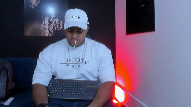 Snapshot of Big_furry_bear13 chatting on 1, 11, 2025 Big furry bear13 online show from 1, 11, 2025