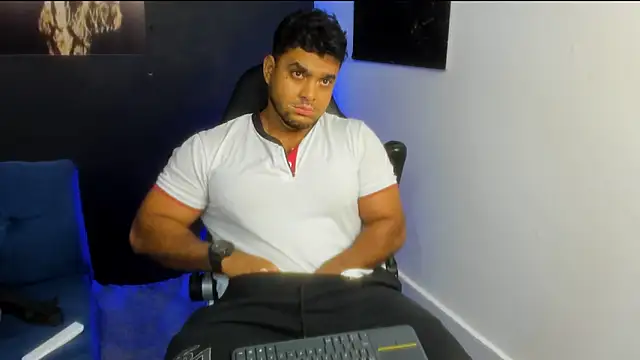 Snapshot of Big_furry_bear13 chatting on 22, 11, 2025 Big furry bear13 online show from 22, 11, 2025