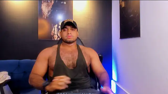 Snapshot of Big_furry_bear13 chatting on 23, 11, 2025 Big furry bear13 online show from 23, 11, 2025