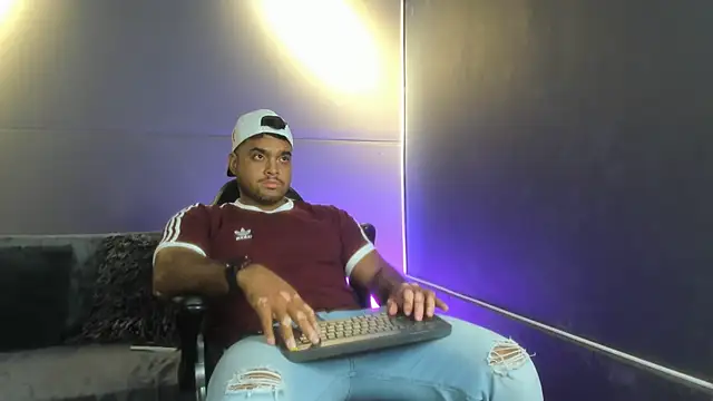 Snapshot of Big_furry_bear13 chatting on 23, 12, 2025 Big furry bear13 online show from 23, 12, 2025