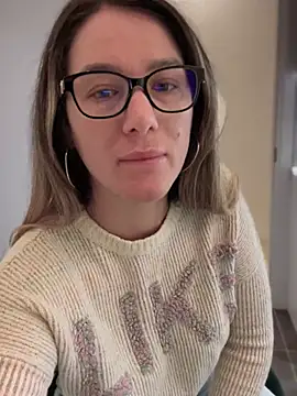 HotXMom online show from 6, 1, 2025