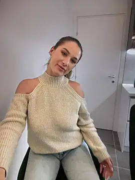 HotXMom online show from 11, 1, 2025