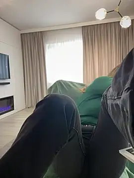 HotXMom online show from 27, 2, 2025