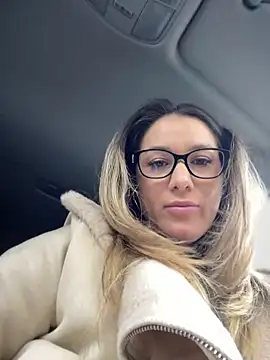 HotXMom online show from 3, 3, 2025