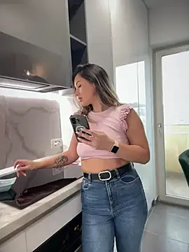 HotXMom online show from 17, 3, 2025