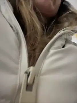 HotXMom online show from 17, 3, 2025