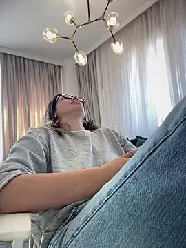 HotXMom online show from 20, 3, 2025