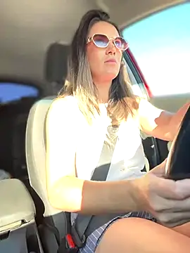 HotXMom online show from 21, 9, 2025