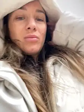 HotXMom online show from 9, 10, 2025