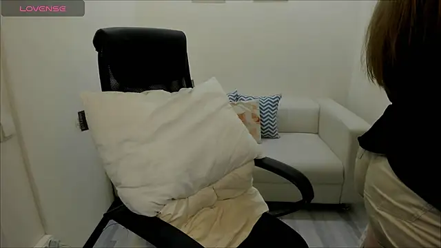 Snapshot of AlisaBacker chatting on 13, 12, 2024 AlisaBacker online show from 13, 12, 2024