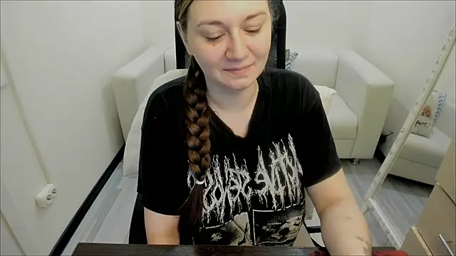 Snapshot of AlisaBacker chatting on 8, 3, 2025 AlisaBacker online show from 8, 3, 2025