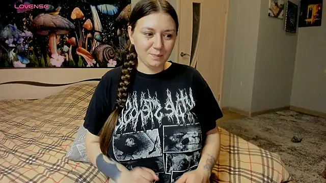 Snapshot of AlisaBacker chatting on 10, 10, 2025 AlisaBacker online show from 10, 10, 2025