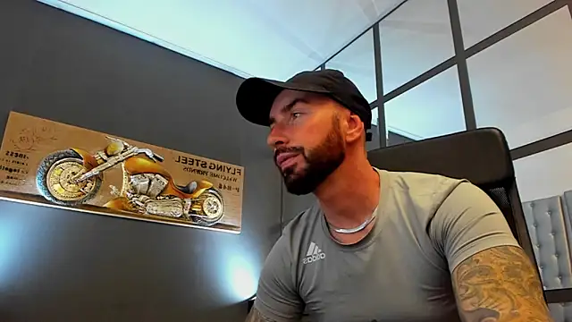 Snapshot of AronGrant chatting on 24, 10, 2025 AronGrant online show from 24, 10, 2025