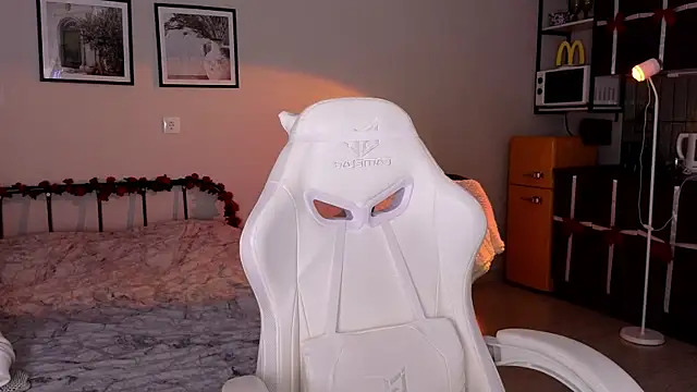 doll lol  online show from 14, 5, 2026