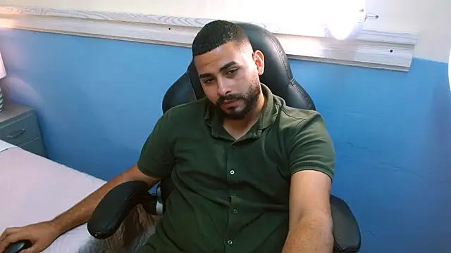 Snapshot of Juliana_And_Dave chatting on 7, 3, 2025 Juliana And Dave online show from 7, 3, 2025