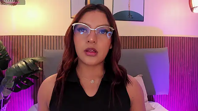 NicolleeEvanss online show from 5, 5, 2026