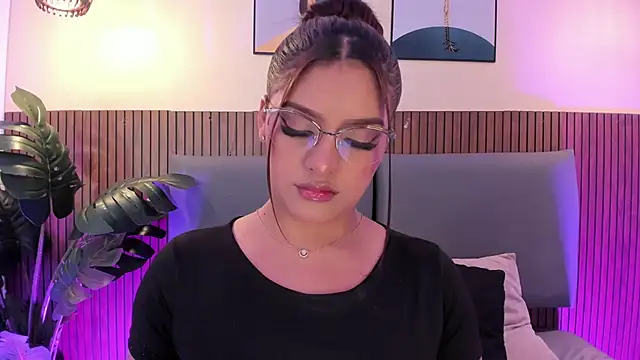 Snapshot of NicolleeEvanss chatting on 27, 5, 2026 NicolleeEvanss online show from 27, 5, 2026