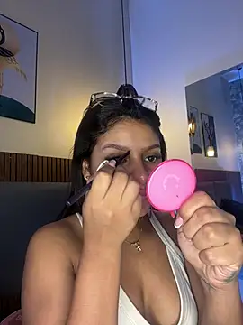 NicolleeEvanss online show from 18, 7, 2026