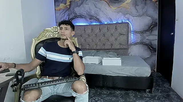 Snapshot of Maximo_Romano chatting on 22, 10, 2025 Maximo Romano online show from 22, 10, 2025